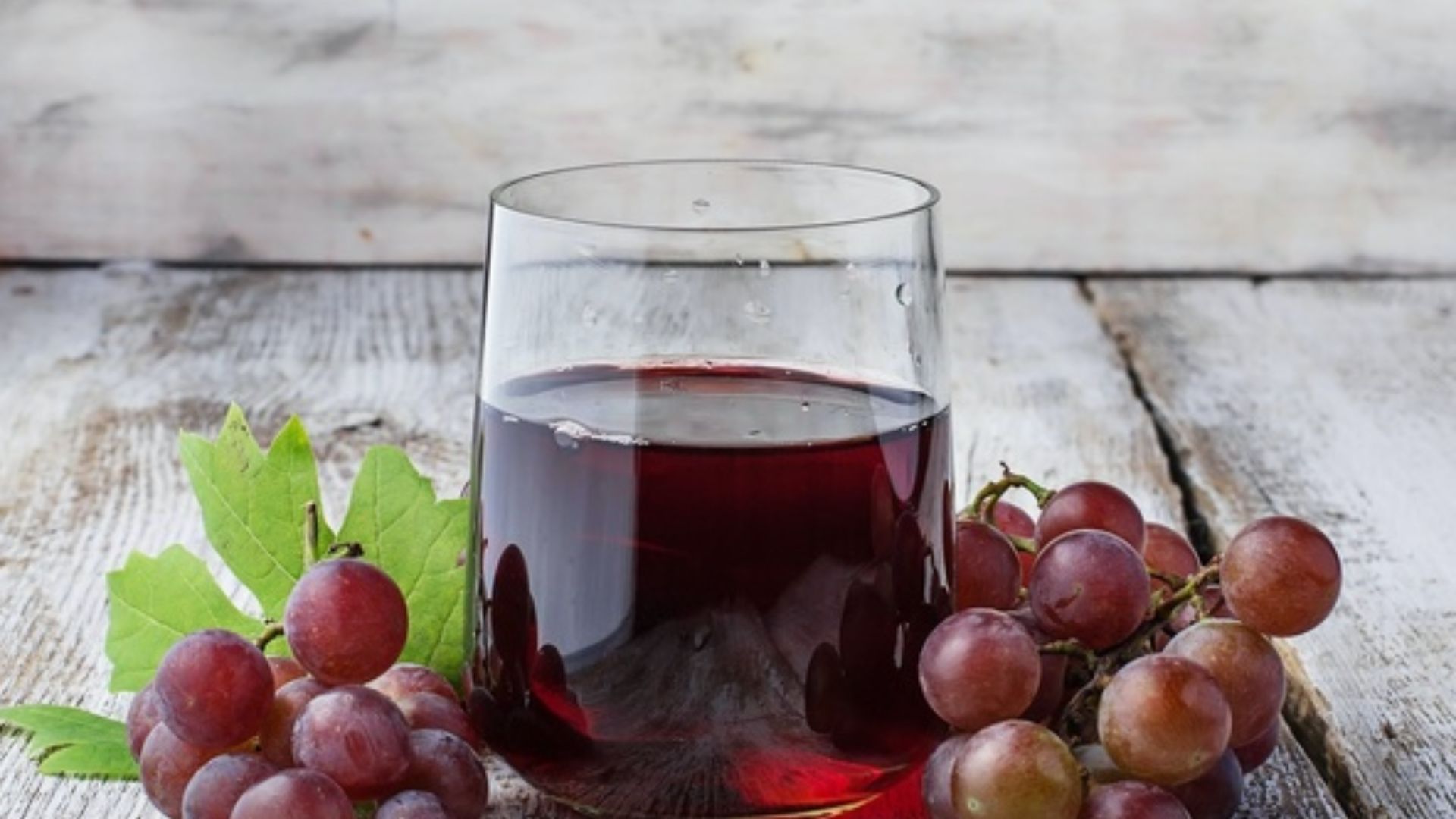 Red Wine Showdown Cabernet Sauvignon vs. Pinot Noir